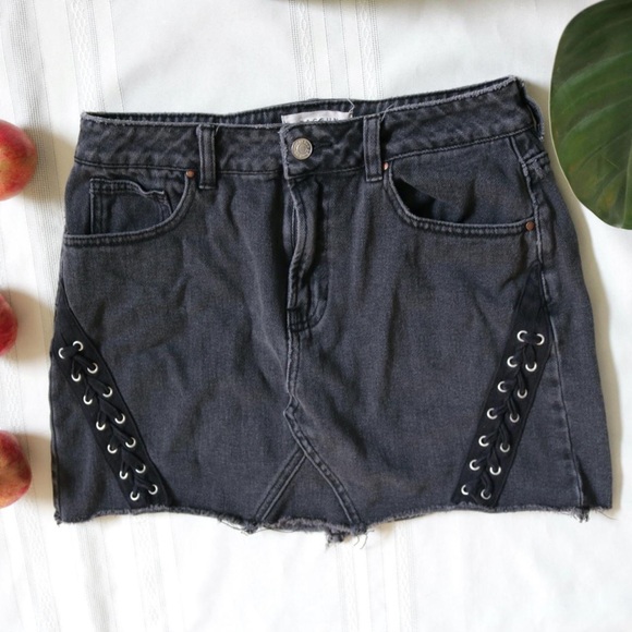 Black denim mini skirt - Picture 2 of 4